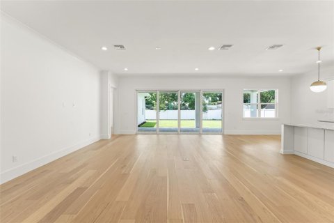 House in Orlando, Florida 4 bedrooms, 297.1 sq.m. № 1837342 - photo 12
