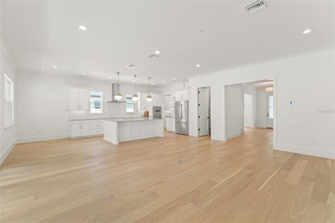 House in Orlando, Florida 4 bedrooms, 297.1 sq.m. № 1837342 - photo 10