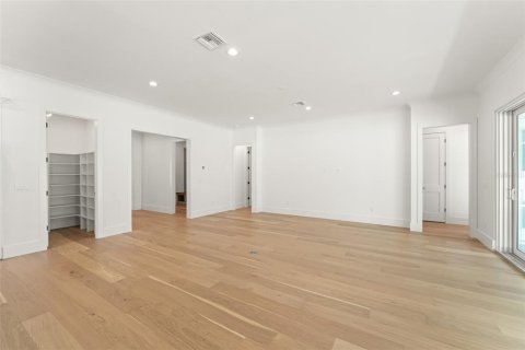 House in Orlando, Florida 4 bedrooms, 297.1 sq.m. № 1837342 - photo 11