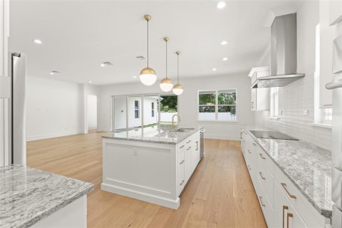 House in Orlando, Florida 4 bedrooms, 297.1 sq.m. № 1837342 - photo 16