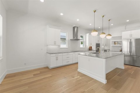 House in Orlando, Florida 4 bedrooms, 297.1 sq.m. № 1837342 - photo 9