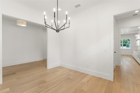 House in Orlando, Florida 4 bedrooms, 297.1 sq.m. № 1837342 - photo 20