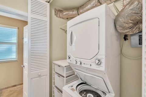 Copropriété à vendre à Hillsboro Beach, Floride: 2 chambres, 78.97 m2 № 2262047 - photo 21