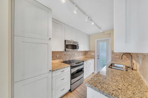 Copropriété à vendre à Hillsboro Beach, Floride: 2 chambres, 78.97 m2 № 2262047 - photo 30