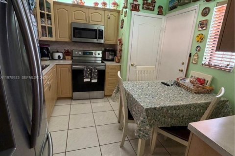 Condominio en venta en Hialeah, Florida, 3 dormitorios, 120.4 m2 № 2046007 - foto 6
