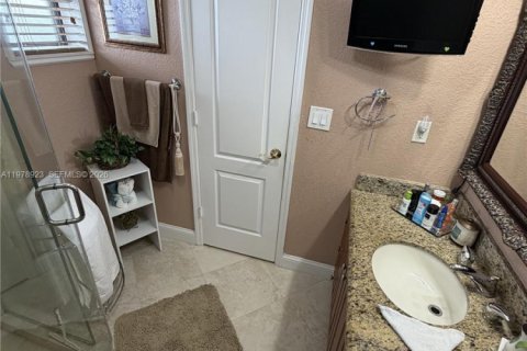 Condominio en venta en Hialeah, Florida, 3 dormitorios, 120.4 m2 № 2046007 - foto 29