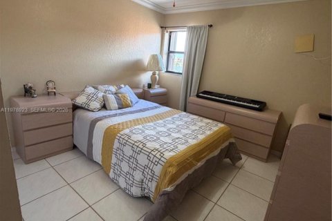 Condominio en venta en Hialeah, Florida, 3 dormitorios, 120.4 m2 № 2046007 - foto 16