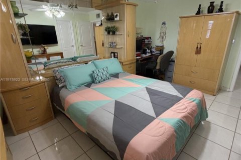 Condominio en venta en Hialeah, Florida, 3 dormitorios, 120.4 m2 № 2046007 - foto 26