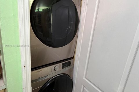 Condominio en venta en Hialeah, Florida, 3 dormitorios, 120.4 m2 № 2046007 - foto 8