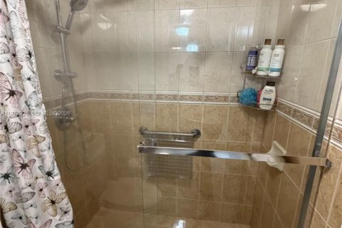 Condominio en venta en Hialeah, Florida, 3 dormitorios, 120.4 m2 № 2046007 - foto 22