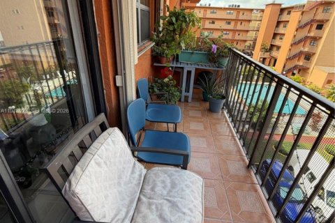 Condominio en venta en Hialeah, Florida, 3 dormitorios, 120.4 m2 № 2046007 - foto 3