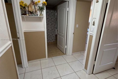 Condominio en venta en Hialeah, Florida, 3 dormitorios, 120.4 m2 № 2046007 - foto 10
