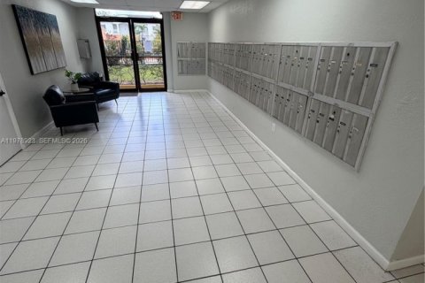Condominio en venta en Hialeah, Florida, 3 dormitorios, 120.4 m2 № 2046007 - foto 2