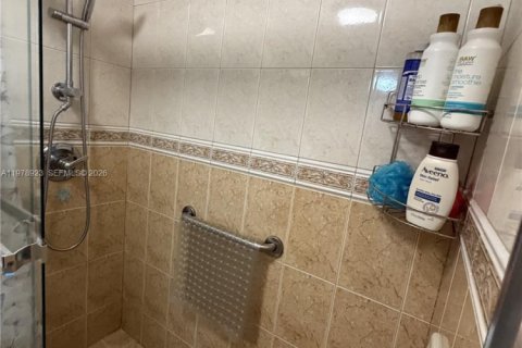Condominio en venta en Hialeah, Florida, 3 dormitorios, 120.4 m2 № 2046007 - foto 23