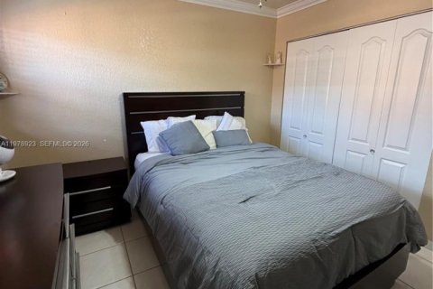 Condominio en venta en Hialeah, Florida, 3 dormitorios, 120.4 m2 № 2046007 - foto 13
