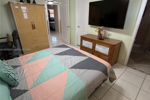 Condominio en venta en Hialeah, Florida, 3 dormitorios, 120.4 m2 № 2046007 - foto 27