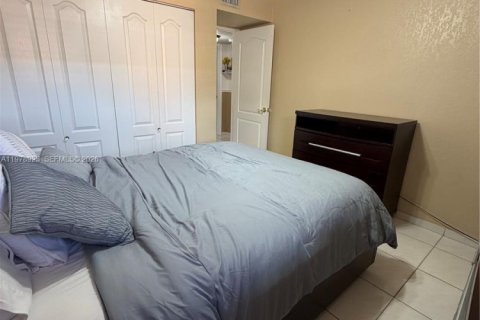 Condominio en venta en Hialeah, Florida, 3 dormitorios, 120.4 m2 № 2046007 - foto 14