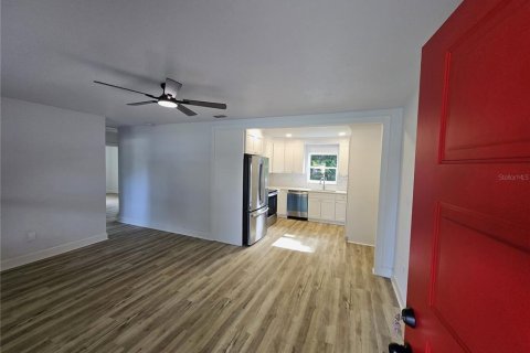 House in Lakeland, Florida 4 bedrooms, 133.04 sq.m. № 1869872 - photo 4