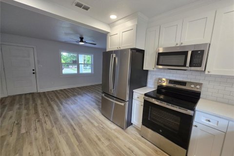 House in Lakeland, Florida 4 bedrooms, 133.04 sq.m. № 1869872 - photo 11
