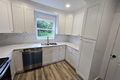 House in Lakeland, Florida 4 bedrooms, 133.04 sq.m. № 1869872 - photo 8
