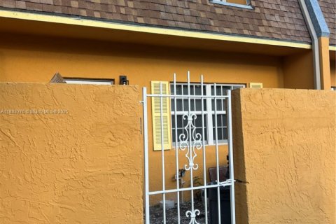 Townhouse in Sunrise, Florida 3 bedrooms, 118.54 sq.m. № 1929678 - photo 3