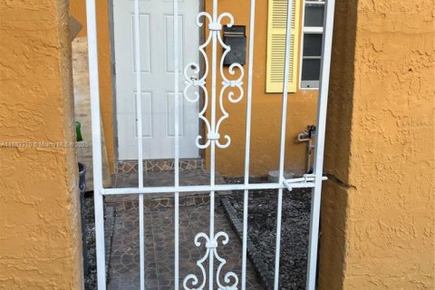 Townhouse in Sunrise, Florida 3 bedrooms, 118.54 sq.m. № 1929678 - photo 4