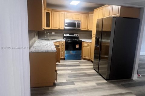Townhouse in Sunrise, Florida 3 bedrooms, 118.54 sq.m. № 1929678 - photo 8