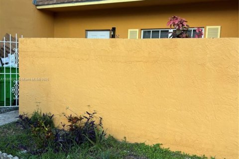 Townhouse in Sunrise, Florida 3 bedrooms, 118.54 sq.m. № 1929678 - photo 1
