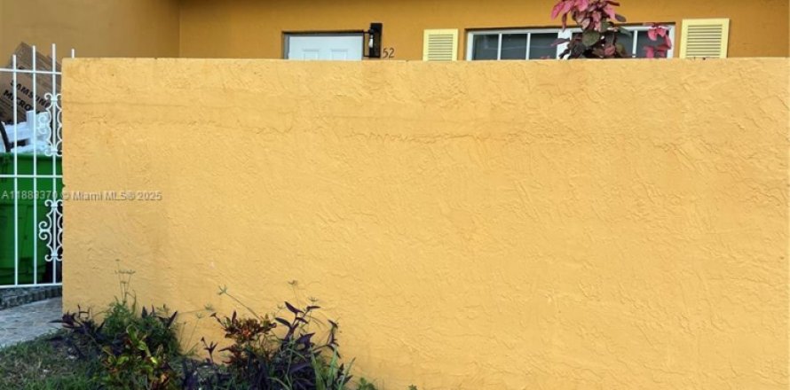 Townhouse in Sunrise, Florida 3 bedrooms, 118.54 sq.m. № 1929678