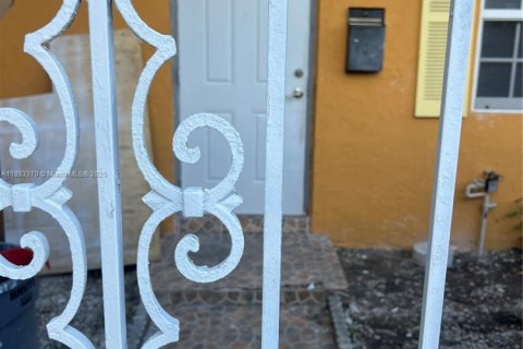 Townhouse in Sunrise, Florida 3 bedrooms, 118.54 sq.m. № 1929678 - photo 2
