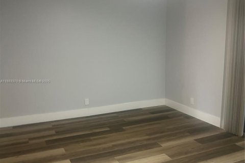 Townhouse in Sunrise, Florida 3 bedrooms, 118.54 sq.m. № 1929678 - photo 25