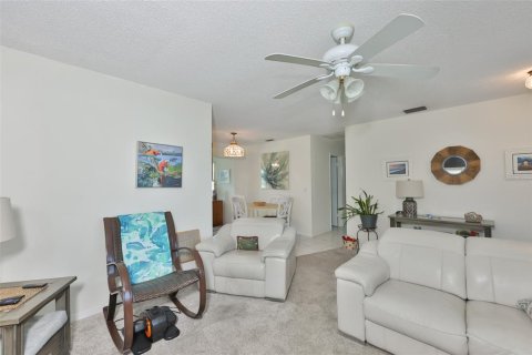 Villa ou maison à vendre à Sun City Center, Floride: 2 chambres, 106 m2 № 2209763 - photo 8