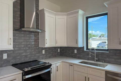 Adosado en alquiler en Tampa, Florida, 4 dormitorios, 196.95 m2 № 1815464 - foto 12