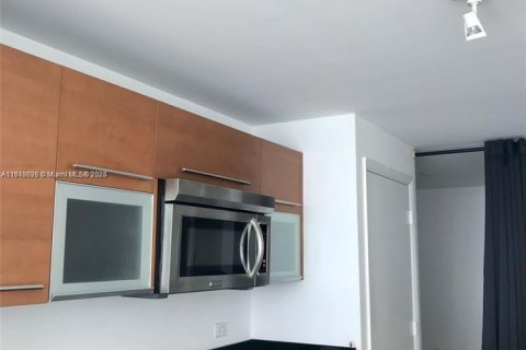 Condo in Miami, Florida, 2 bedrooms  № 1980405 - photo 6