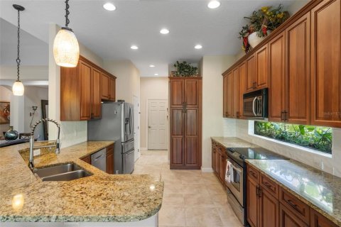 House in Windermere, Florida 3 bedrooms, 226.03 sq.m. № 1819162 - photo 7