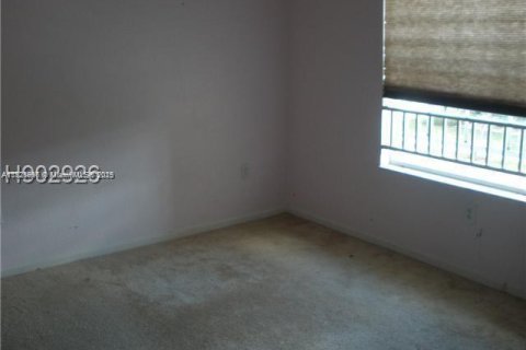 Townhouse in Miramar, Florida 3 bedrooms, 185.99 sq.m. № 1806109 - photo 8