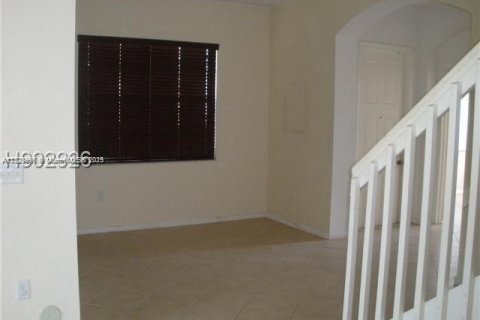 Townhouse in Miramar, Florida 3 bedrooms, 185.99 sq.m. № 1806109 - photo 2