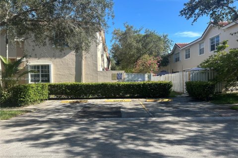 Townhouse in Miramar, Florida 3 bedrooms, 185.99 sq.m. № 1806109 - photo 26