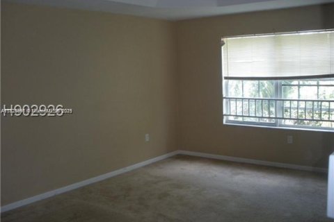 Townhouse in Miramar, Florida 3 bedrooms, 185.99 sq.m. № 1806109 - photo 7