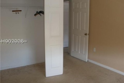 Townhouse in Miramar, Florida 3 bedrooms, 185.99 sq.m. № 1806109 - photo 4