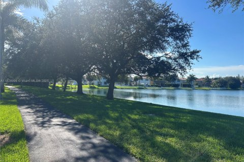 Townhouse in Miramar, Florida 3 bedrooms, 185.99 sq.m. № 1806109 - photo 29