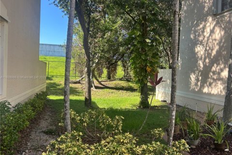 Townhouse in Miramar, Florida 3 bedrooms, 185.99 sq.m. № 1806109 - photo 18