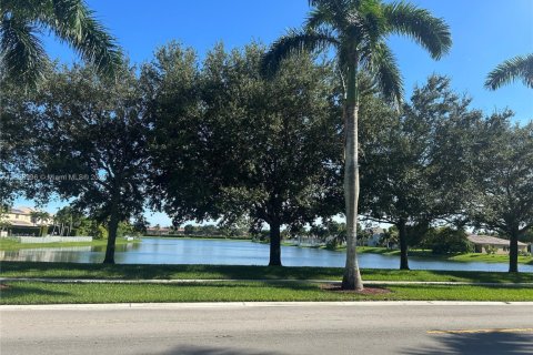 Townhouse in Miramar, Florida 3 bedrooms, 185.99 sq.m. № 1806109 - photo 28