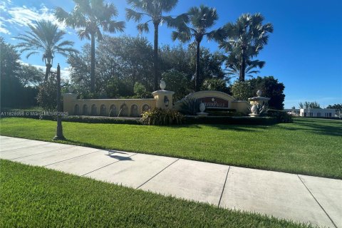 Townhouse in Miramar, Florida 3 bedrooms, 185.99 sq.m. № 1806109 - photo 22