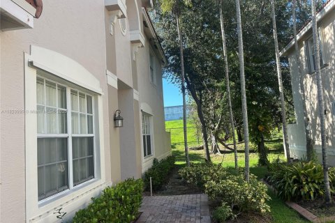 Townhouse in Miramar, Florida 3 bedrooms, 185.99 sq.m. № 1806109 - photo 17