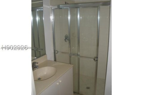Townhouse in Miramar, Florida 3 bedrooms, 185.99 sq.m. № 1806109 - photo 14