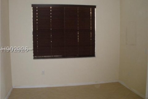 Townhouse in Miramar, Florida 3 bedrooms, 185.99 sq.m. № 1806109 - photo 3