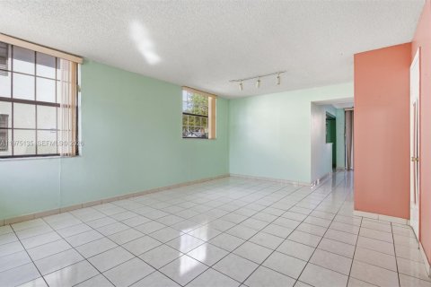 Купить таунхаус в Майами, Флорида 3 спальни, 131.92м2, № 2036298 - фото 9