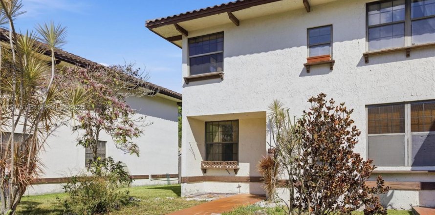 Таунхаус в Майами, Флорида 3 спальни, 131.92м2 № 2036298