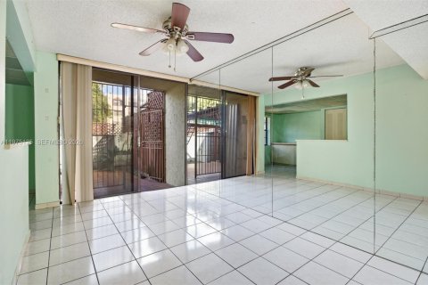 Купить таунхаус в Майами, Флорида 3 спальни, 131.92м2, № 2036298 - фото 13